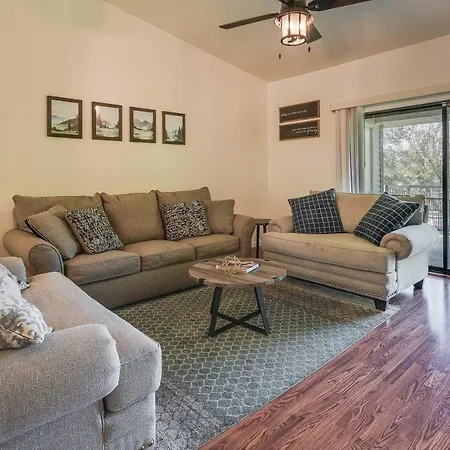 Inviting Branson Condo With Community Pool And Hot Tub